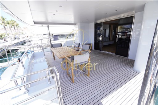 09 Aft Lounge Area