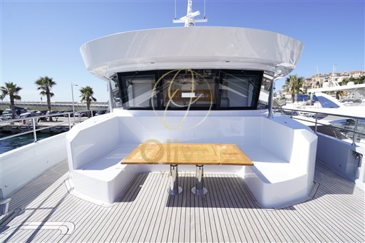 32 Bow Lounge Area