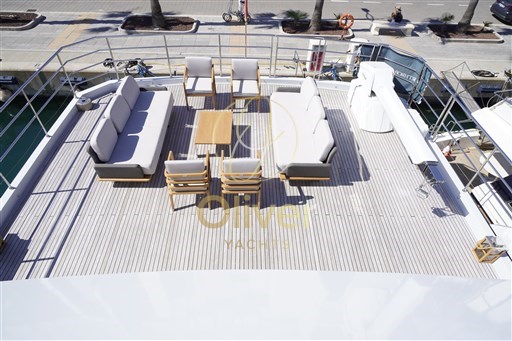 28 Aft Lounge Area