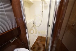 42 VIP Cabin Toilette