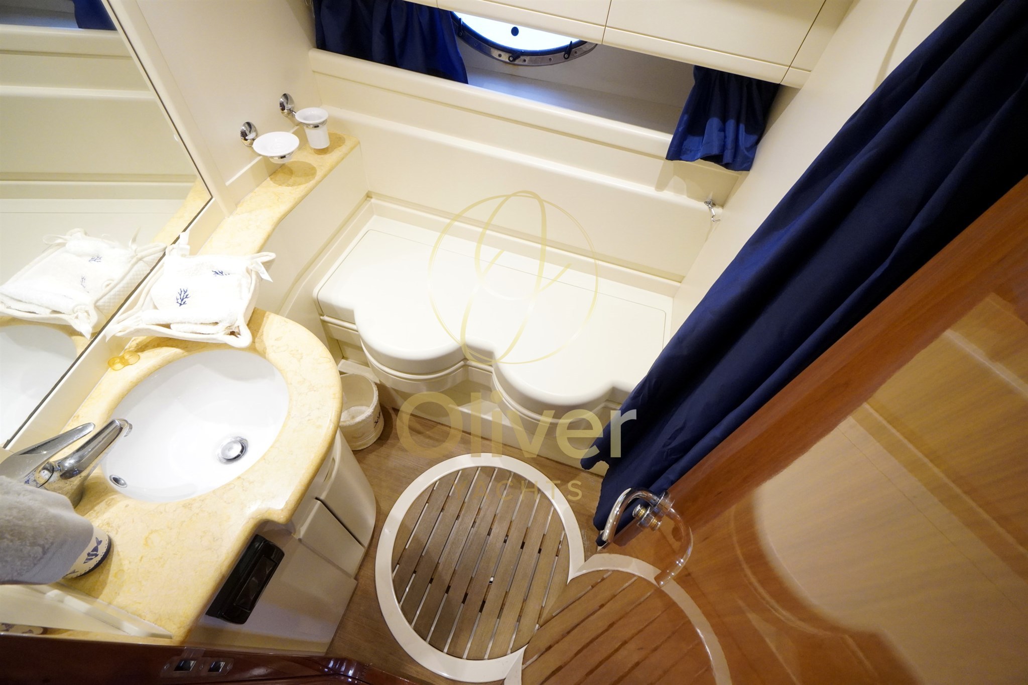 30_Interni_Bagno_con_lavabo_e_doccia