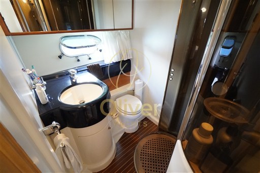 37 Master Cabin Toilette