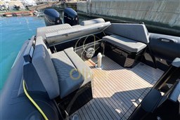 28 Cockpit