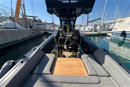 32 Cockpit
