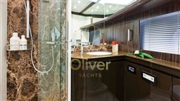 29 VIP Cabin Toilette