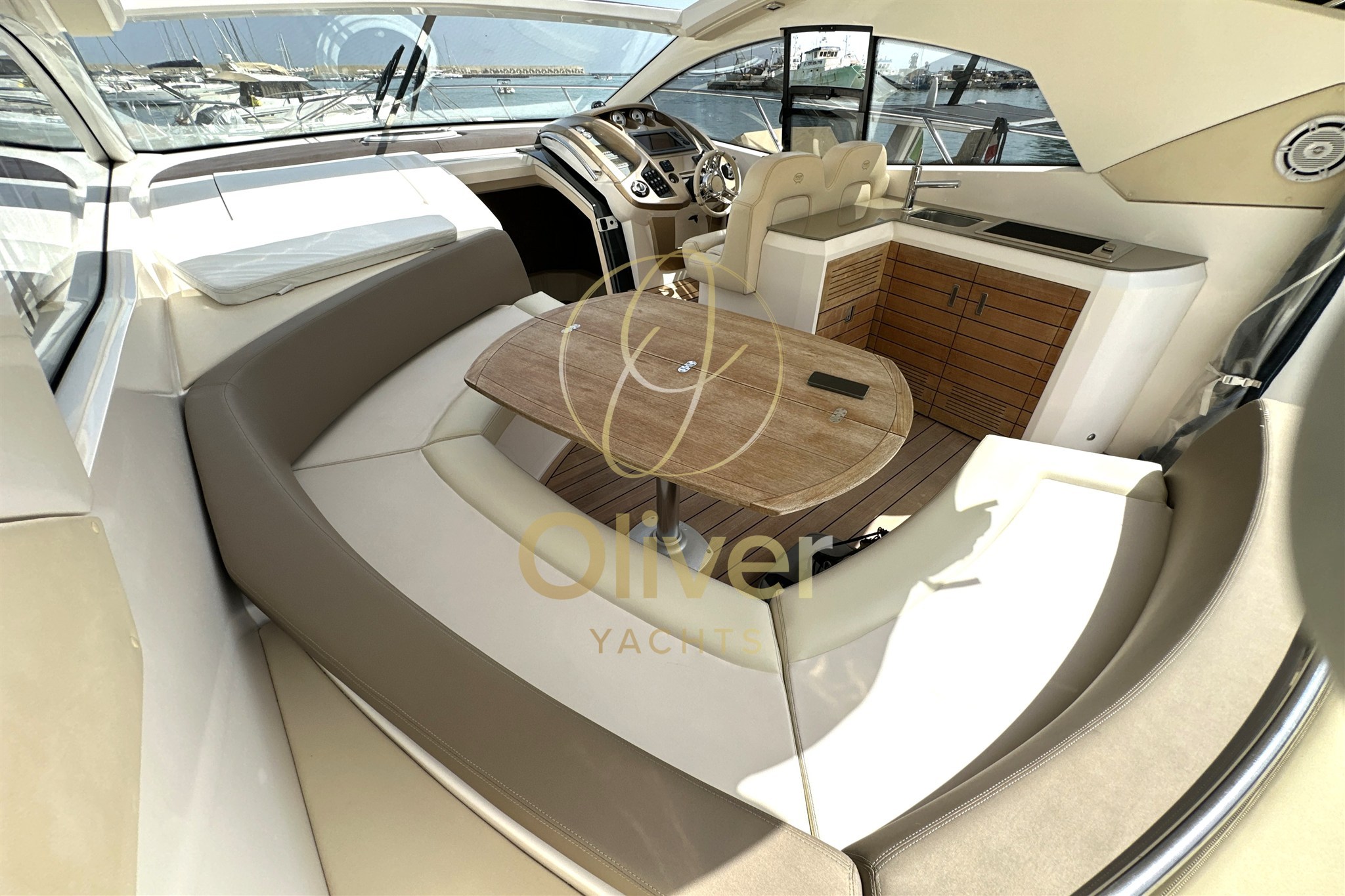 14 Cockpit Dinette