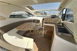 12 Cockpit Dinette