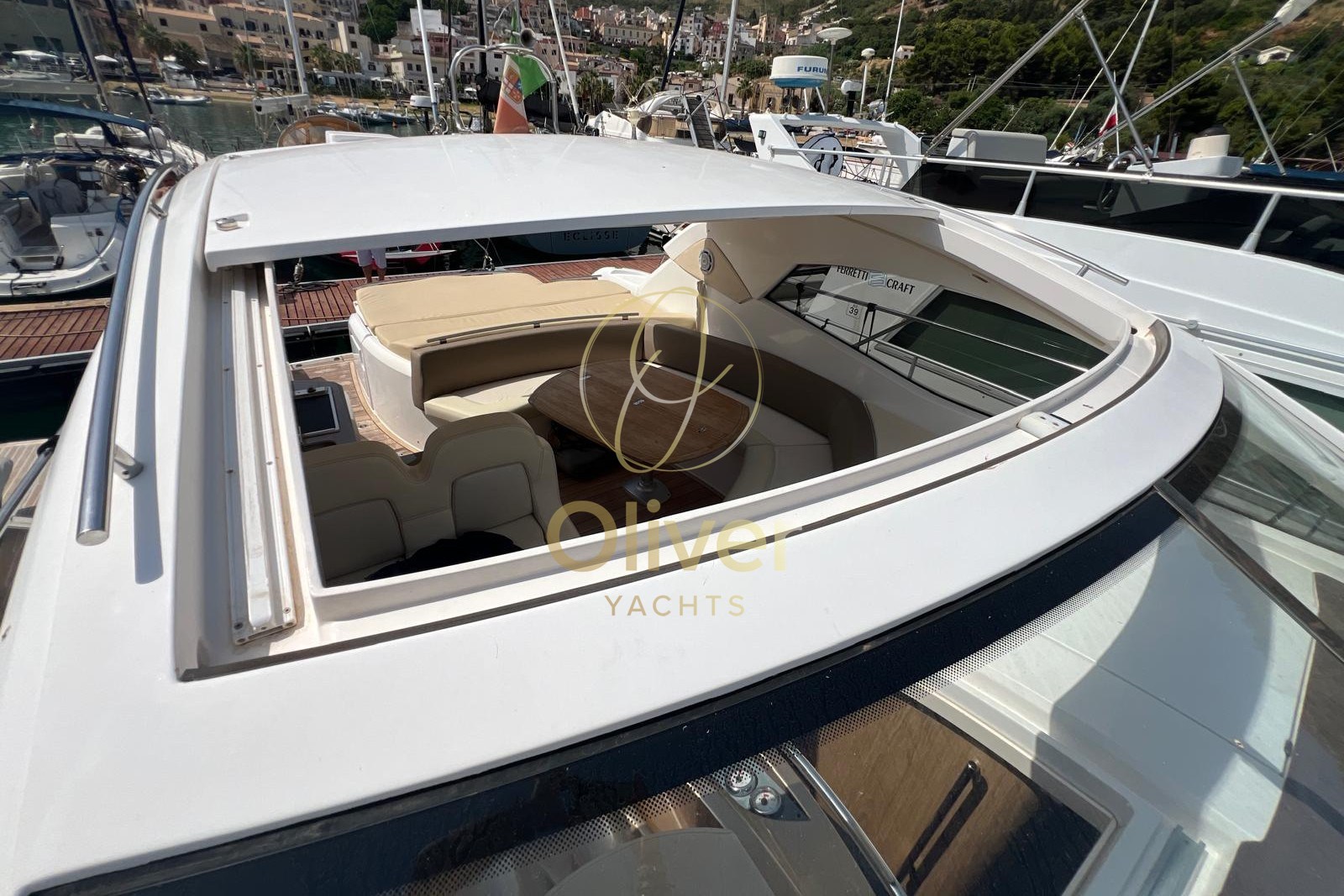 21 Electric opening hard top