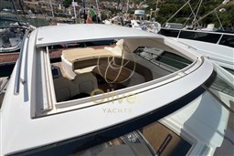 21 Electric opening hard top