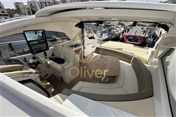 18 Cockpit Dinette