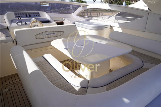 17 Lounge Area