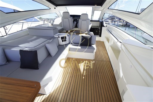 15 Lounge Area