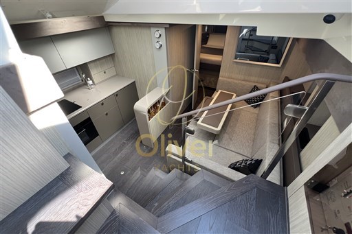 27 Indoor Dinette