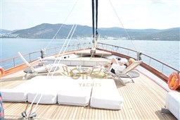 17 Sun deck
