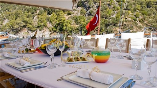 12 Aft deck table