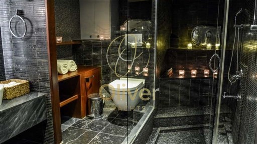 33 Double cabin bathroom
