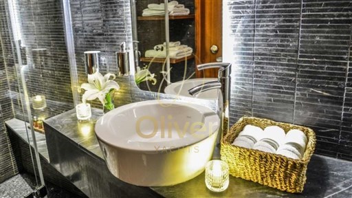 25 Guest bathroom