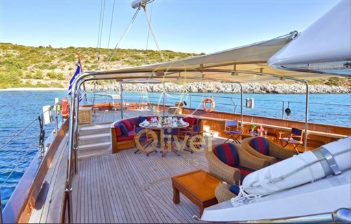 10 Deck Lounge