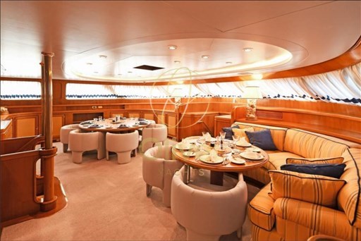 16 Dinning Saloon
