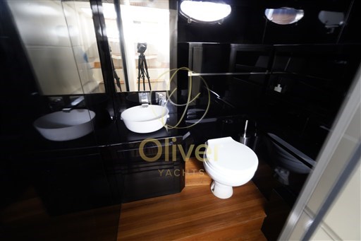 44 Single Cabin Toilette