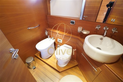 36 Master Cabin Toilette