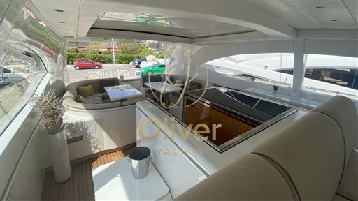 18 Lounge Area