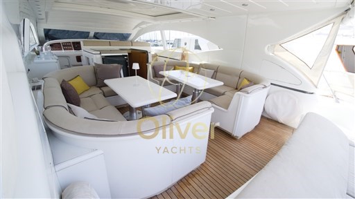 14 Lounge Area