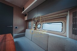 22 Salon Starboard Lounge