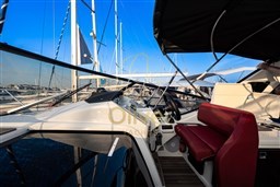 16 Helm Side Profile and Seating