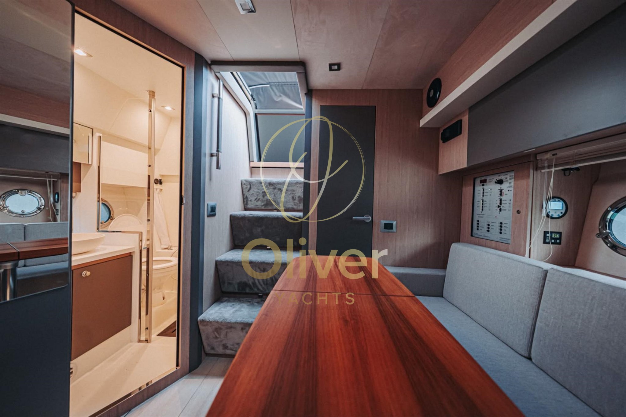 23 Salon Dinette and Bathroom Access