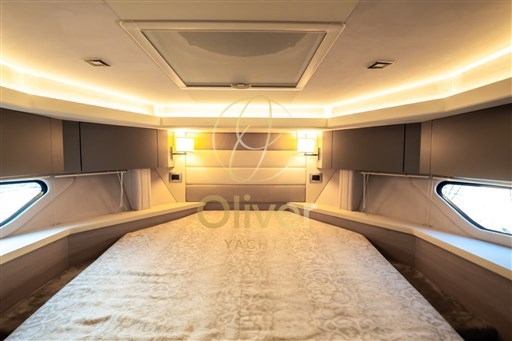 30 Master Cabin Double Bed