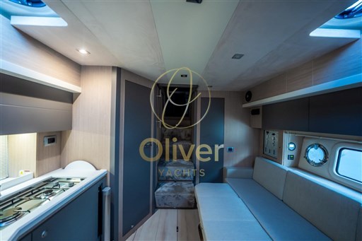 20 Salon Companionway Panoramic