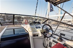 17 Helm Steering Console Close View