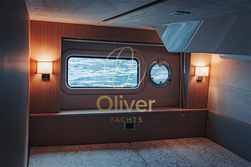 32 Guest Cabin Porthole and Berth