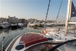 11 Foredeck and Windshield