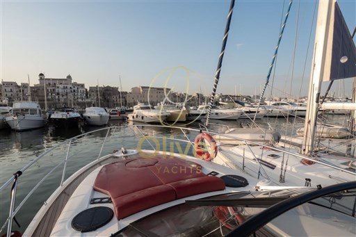 11 Foredeck and Windshield