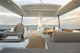 06 Flybridge