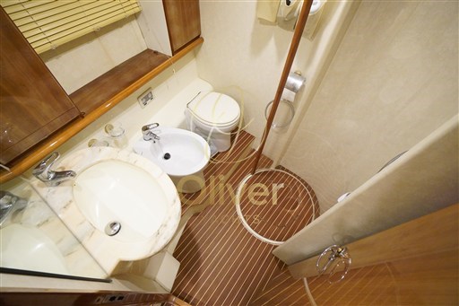 38 Master Cabin Toilette