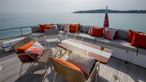 28 Aft Lounge