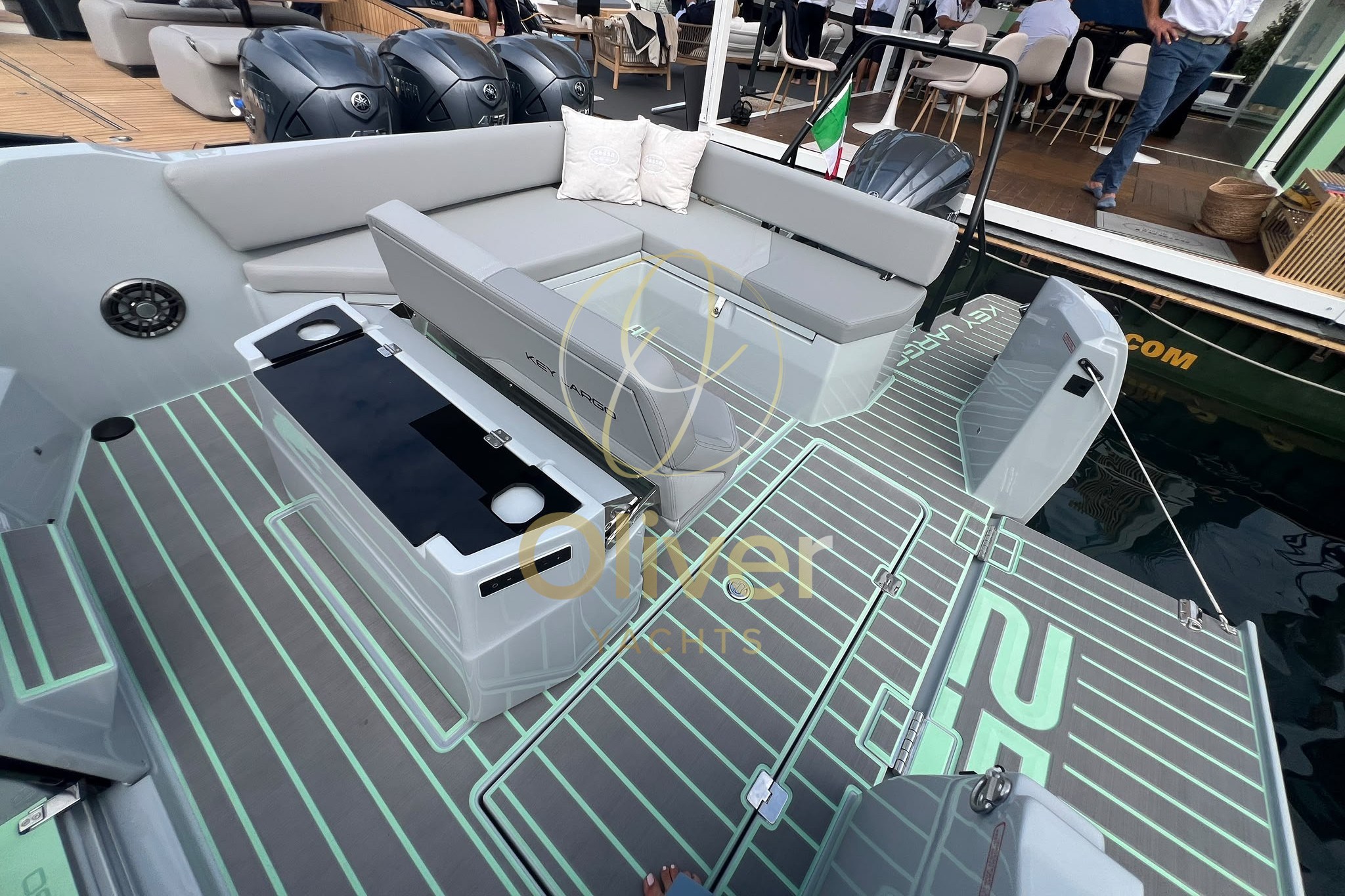 37 Cockpit