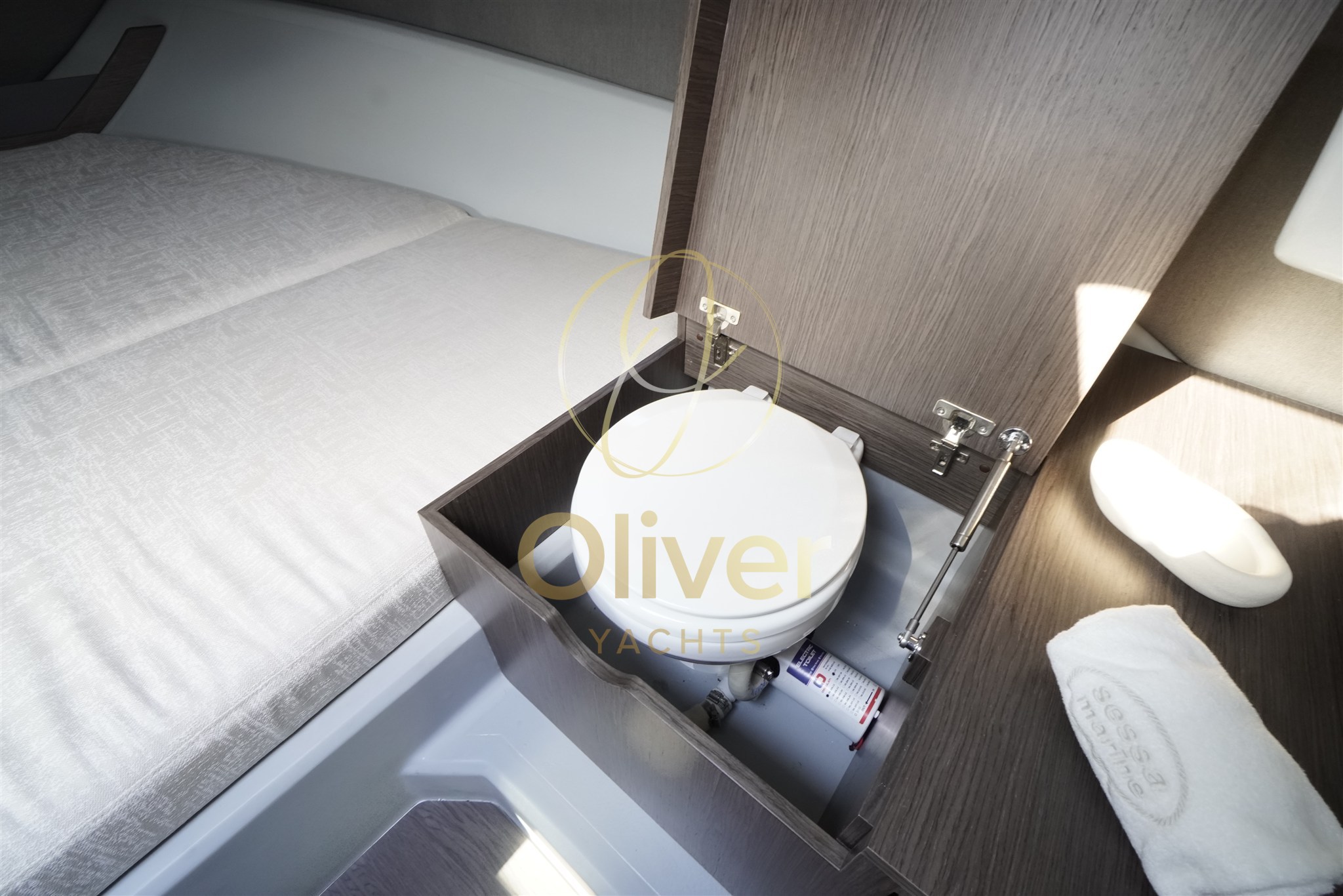 46 Cabin Toilette