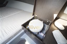 46 Cabin Toilette