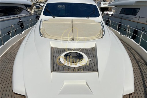 07 Bow Sunbathing
