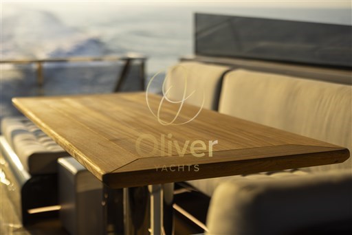 31 Lounge Area Table