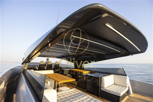 25 Lounge Area