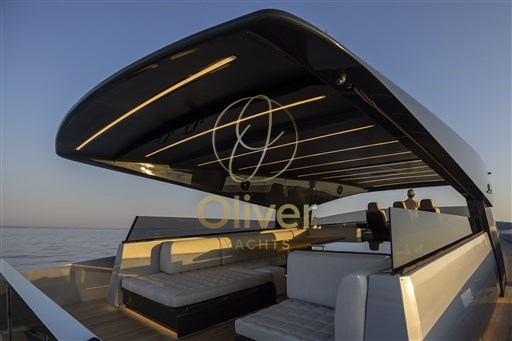 23 Lounge Area