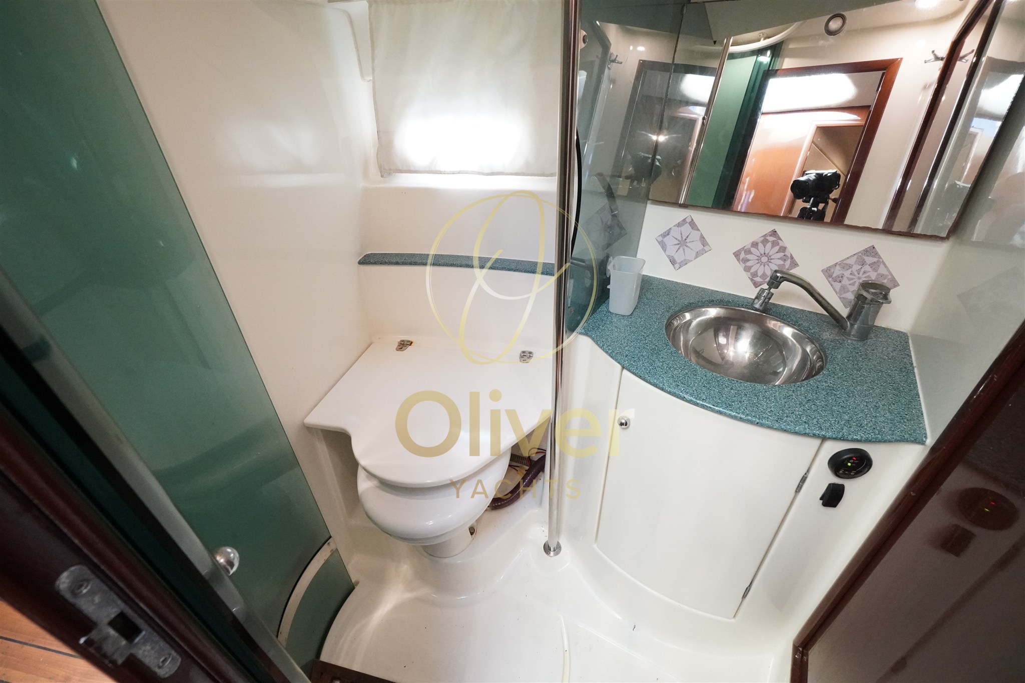39 Master Cabin Toilette