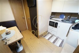 21 Dinette + Galley