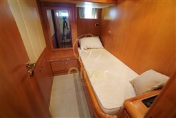 32 Single Guess Cabin