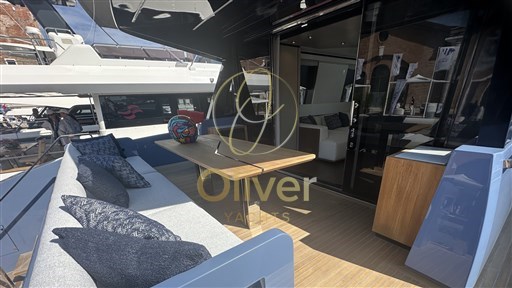 10 AFT Lounge Area